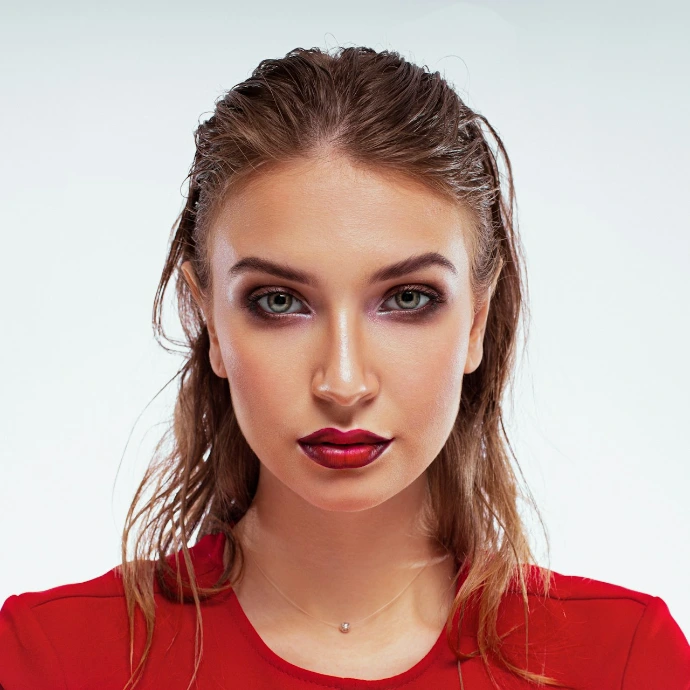 woman in red crew neck shirt